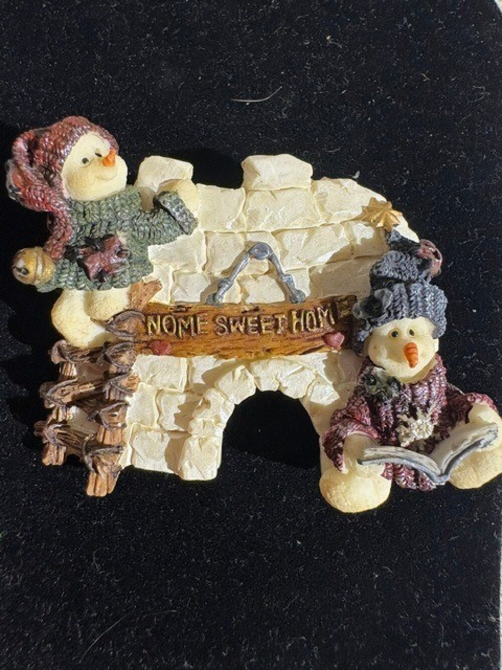 Boyds Bears Folkstone Yukon and Kodiak Nome Sweet Home Pin Brooch